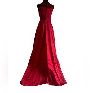 Elegant Red Sleeveless Dress